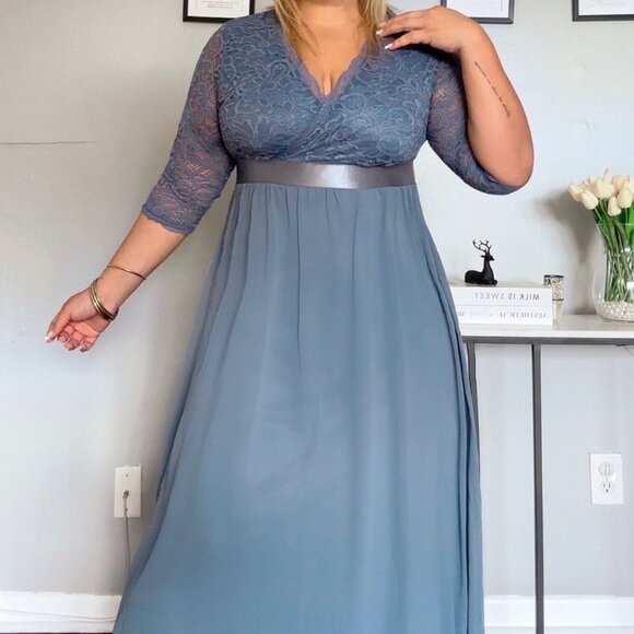 Elegant Long Sleeve Lace Dress in Blue - Picture 6 of 9